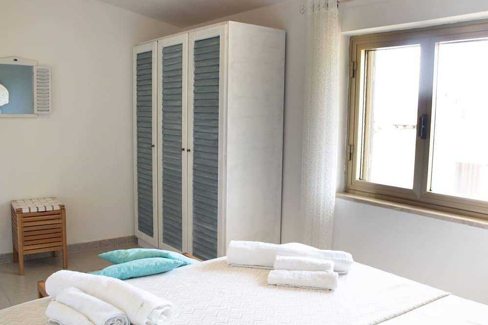 Appartement entier, Bel appartement pour 4 personnes avec climatisation, Wifi, Tv, terrasse et animaux admis in Tancau sul Mare, Santa Maria Navarrese
