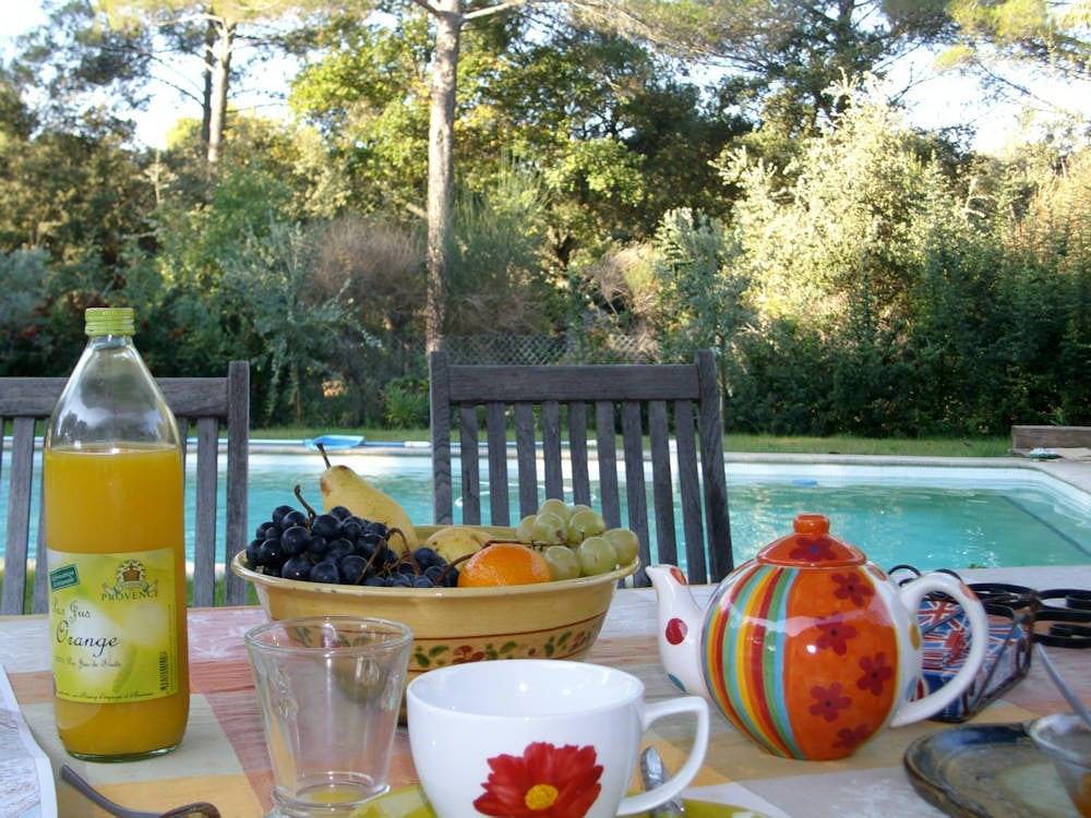 Bb 5 km Aix-en-Provence - Les Lauriers in Saint-Marc-Jaumegarde, Région d'Aix-en-Provence