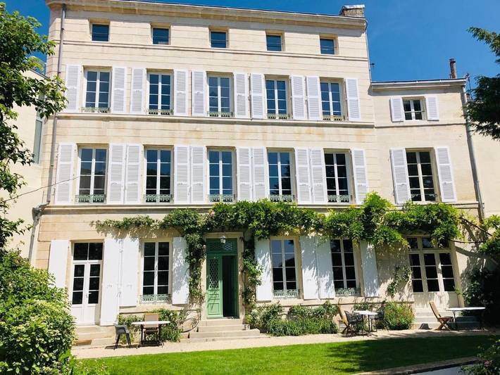 Chambre d’hôte pour 2 personnes, avec Terrasse ainsi que Jardin et Vue à Niort