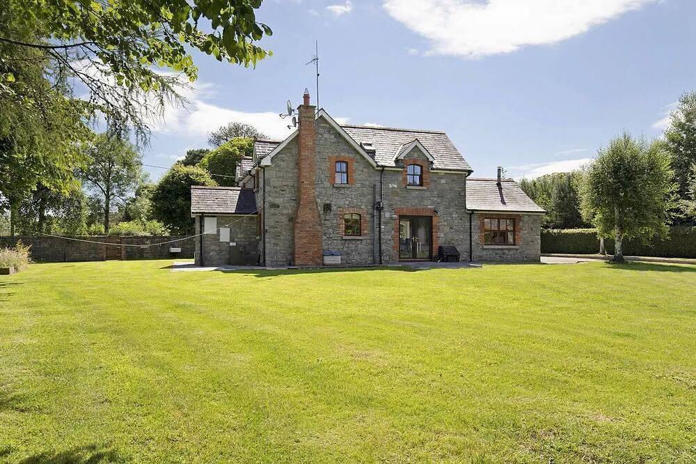 Beautiful Countryside Home just outside Dublin City with Hot Tub in Dunboyne, Rathoath