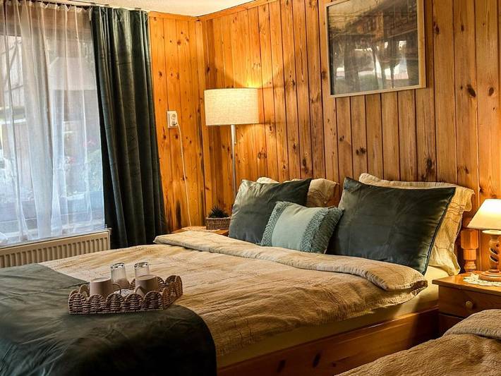 Maison d’hôte pour 10 personnes, avec Balcon et Terrasse ainsi que Jardin et Vue à Koprivchtitsa