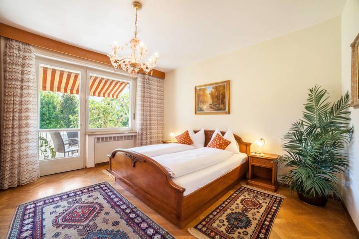 Ganze Wohnung, Villa Coris Ferienwohnung 130qm mit Gemeinschaftsgarten in Untermais, Meran