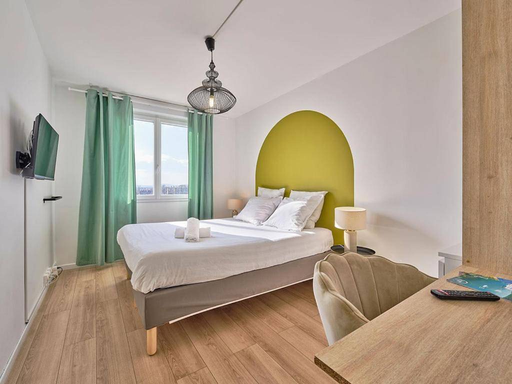 Deluxe Double Room in Troyes, Aube