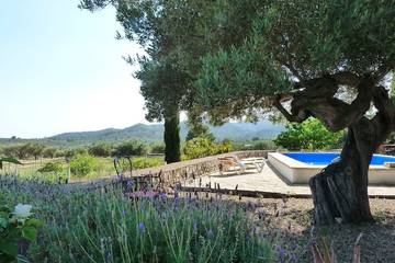 Gîte pour 4 personnes, avec piscine ainsi que terrasse et jardin à Tortosa
