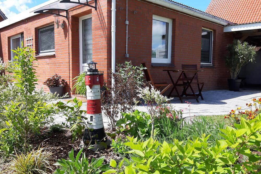 Ganze Wohnung, Fewo bei ,Jemgum,Ditzum,in Sackgasse verkehrsgünstig mit Blick auf den Ems-Deich in Jemgum, Ostfriesland