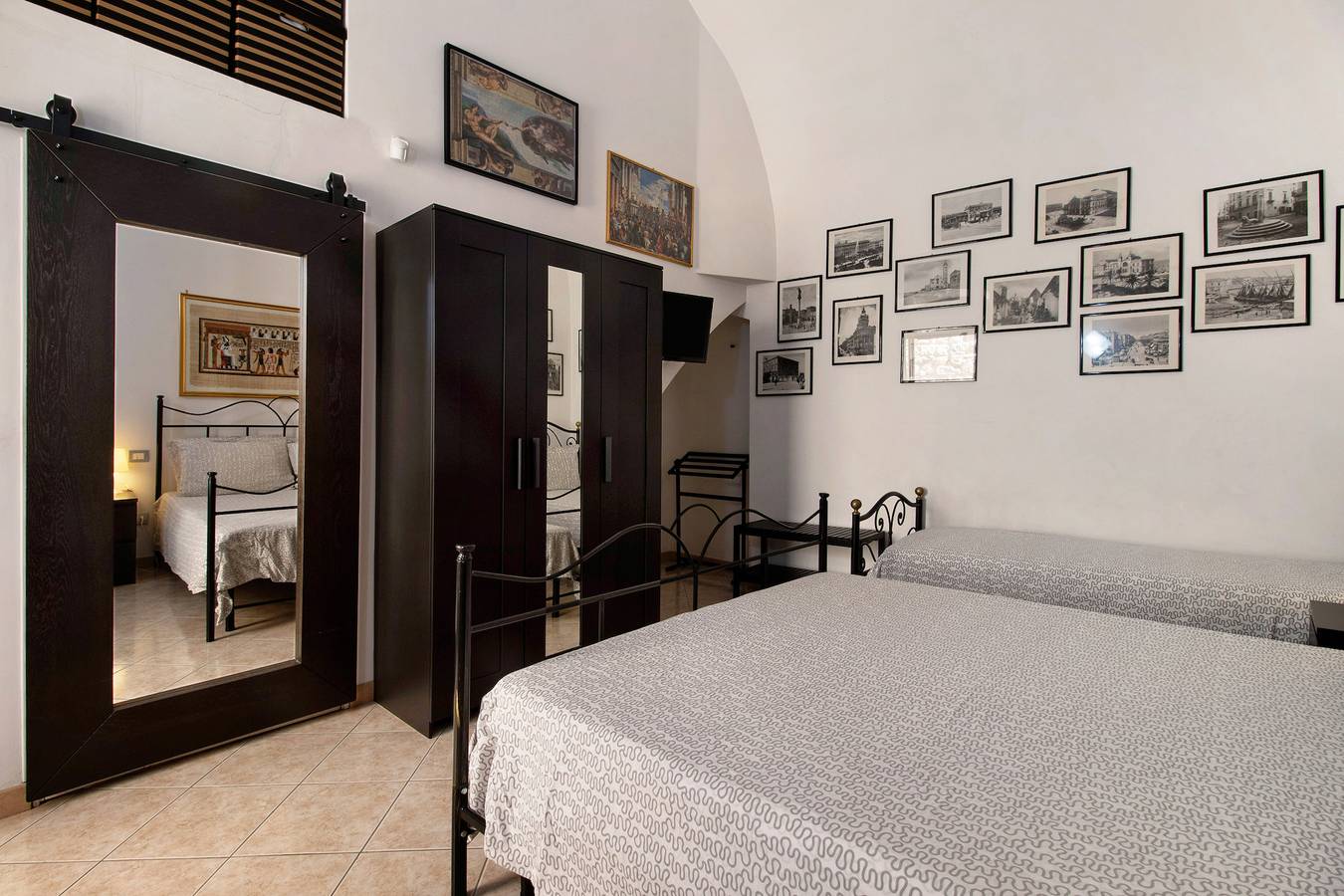Entire apartment, Apartment 'Home Sweet Home' with Balcony, Wi-Fi and Air Conditioning in Giovinazzo, Bari Province