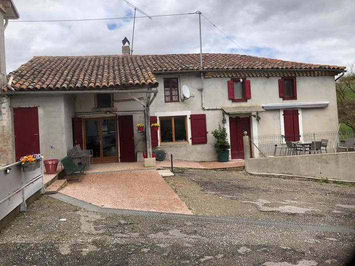Location de vacances pour 11 personnes, avec vue et jardin à Carla-Bayle