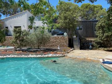 Cottage pour 8 personnes, avec terrasse ainsi que piscine et jardin, animaux acceptés à Saint-Bauzille-de-Montmel