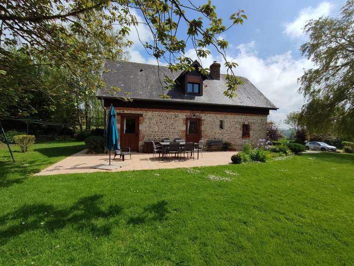 Gîte pour 6 personnes, avec terrasse et jardin
