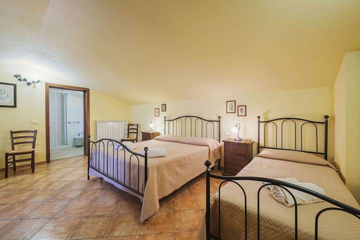 Gîte pour 5 personnes, avec piscine et terrasse dans Orentano - 2