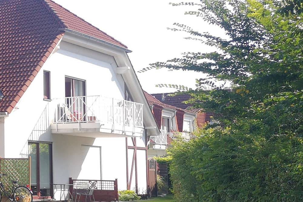 Ganze Wohnung, Ferienwohnung Johanna Terrasse und Gartenblick - Ferienwohnung Johanna mit in Gustow, Stralsund Umland