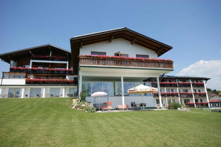 Hotel für 2 Personen, mit Balkon und Terrasse sowie Garten und Pool in Büchlberg - 4