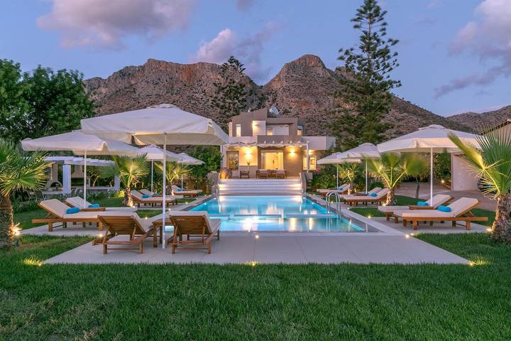 Ferienhaus für 10 Personen, mit Balkon und Pool sowie Meerblick und Garten in Chania