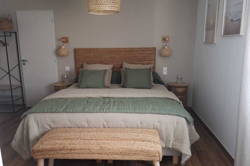 Carpe Diem bed and breakfast with breakfast included in Mèze, Côte d'Améthyste