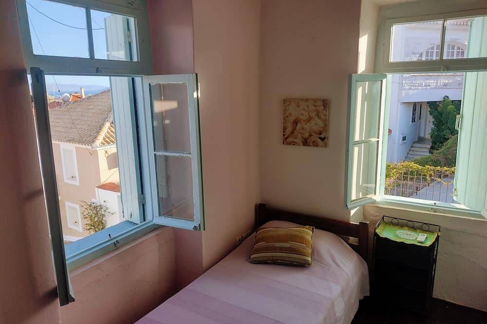 Perfectly located village house just a short walk from Methoni beach and Castle. in Methoni, Messenia