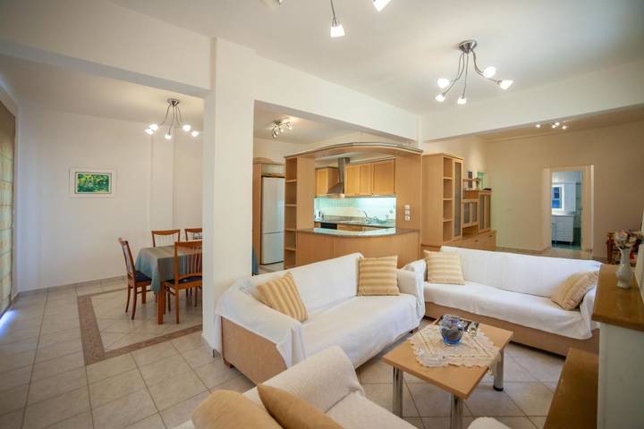 Gîte pour 8 personnes, avec balcon et vue dans Milatos Beach