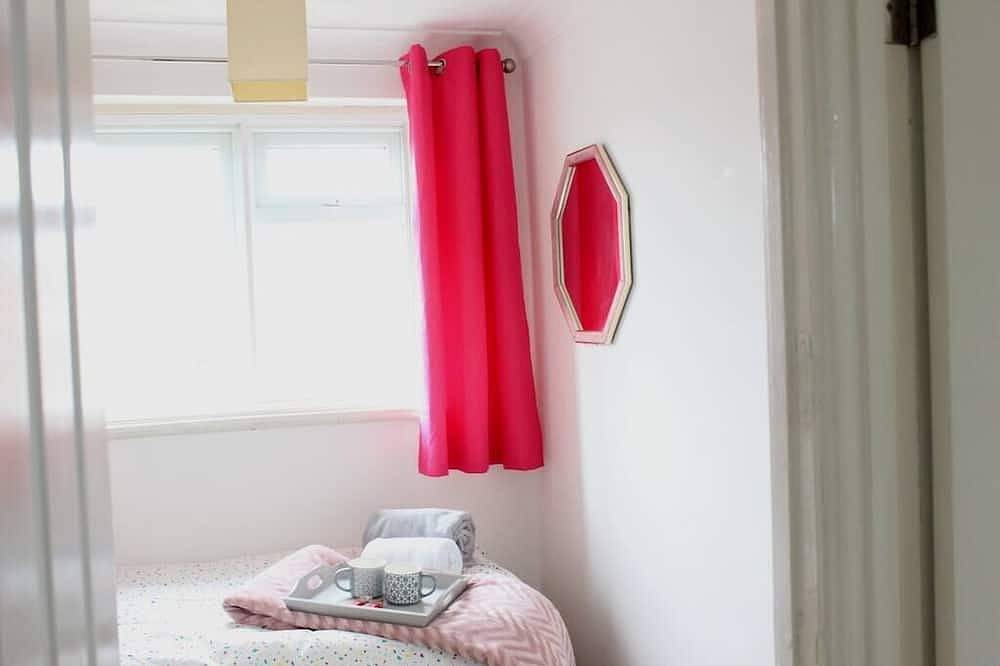 Private Comfortable 2 Bedroom Home away from Home in Spelthorne, Colne Valley Park