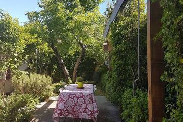 Gîte pour 4 personnes, avec jardin à Simiane-Collongue