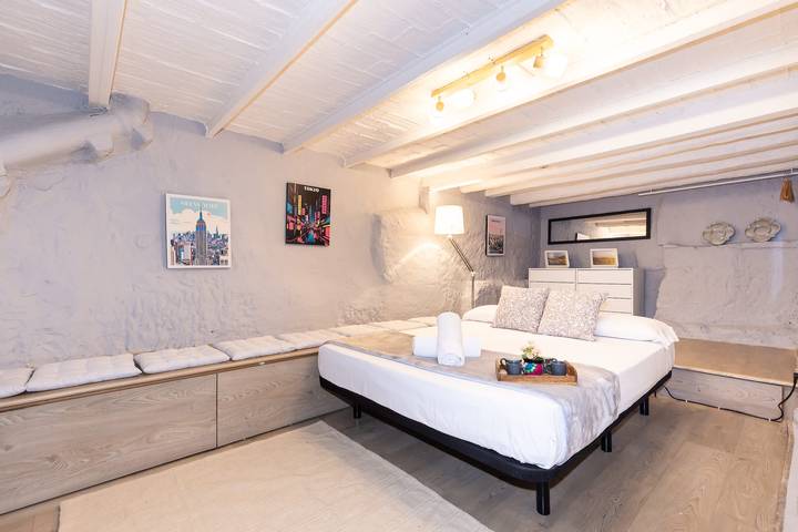 Entire apartment, Apartment by the Cathedral in Tarragona, Costa Dorada