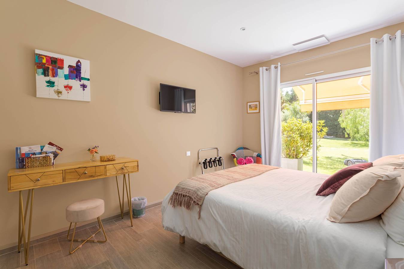 Chambre d’hôtes « Suite Sardane » avec vue montagne, Wi-Fi et climatisation in Sorède, Côte méditerranéenne (France)