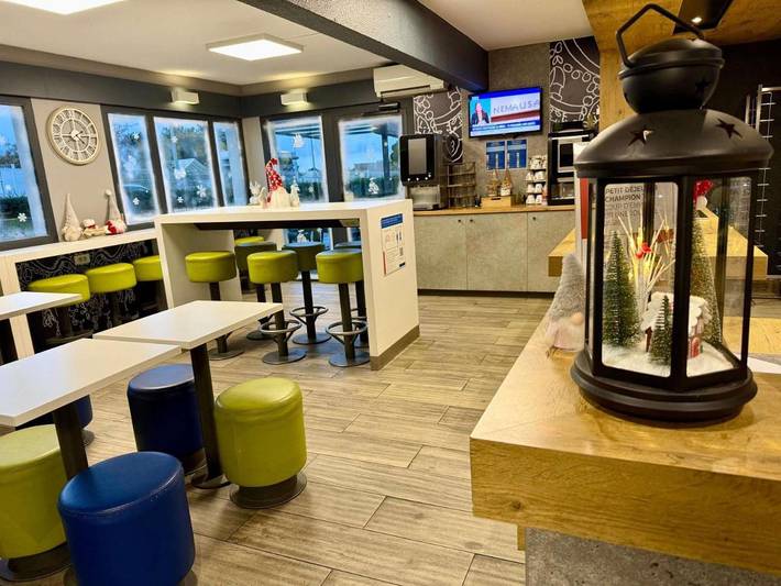 Hôtel pour 2 personnes, avec terrasse, animaux acceptés à Vitrolles - 3