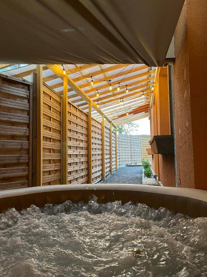 Location de vacances pour 4 personnes, avec Jacuzzi ainsi que Terrasse et Jardin dans Office De Tourisme De Crecy En Ponthieu