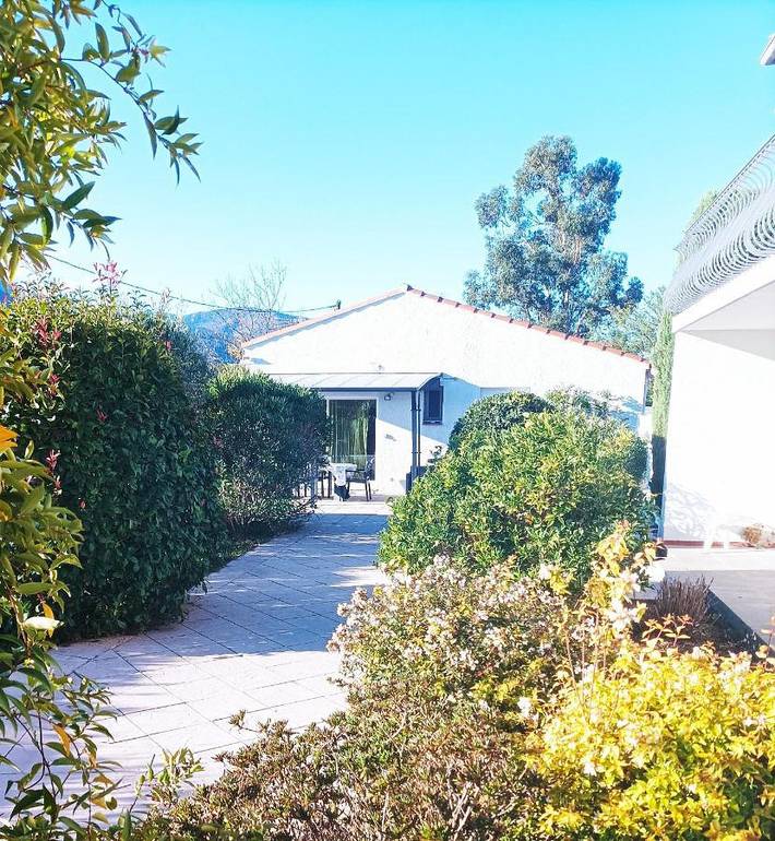 Location de vacances pour 5 personnes, avec piscine et vue ainsi que jardin et sauna, animaux acceptés à Céret - 4