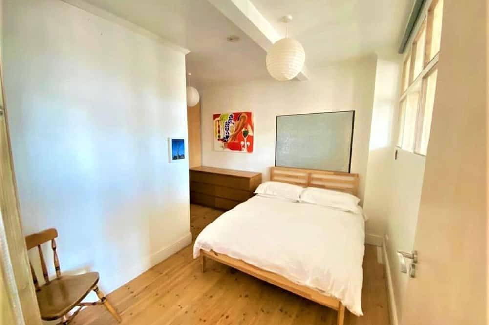 Ganze Wohnung, Herrliche 1 Schlafzimmer Wohnung + Terrasse (Kentish Town) in Camden, London