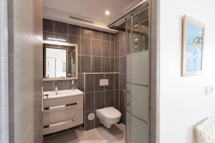 Location de vacances pour 8 personnes, avec terrasse et jardin ainsi que piscine et vue à Colomars - 4