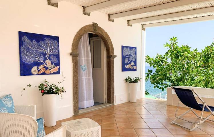 Appartamento per 3 persone, con Balcone e Terrazza nonché Giardino e Panorama in Panarea