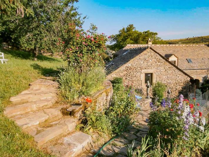 Gîte pour 2 personnes, avec terrasse et piscine, animaux acceptés