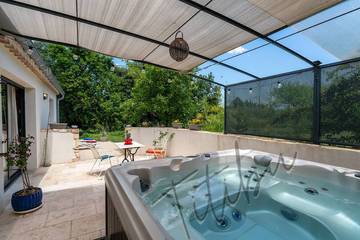 Gîte pour 2 personnes, avec jacuzzi et jardin dans le Gard