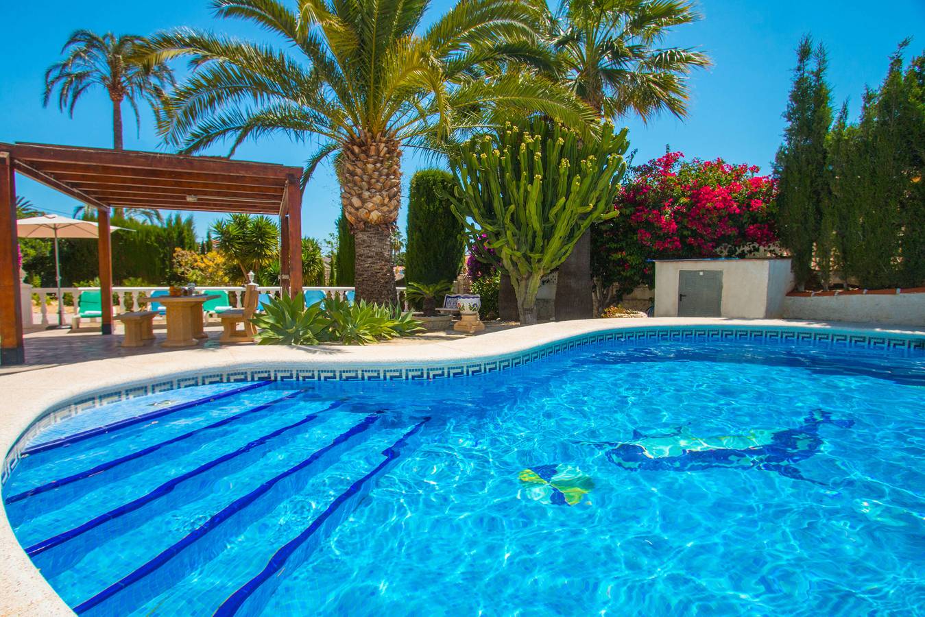 Villa Erik - Plusholidays in Calpe, Costa Blanca