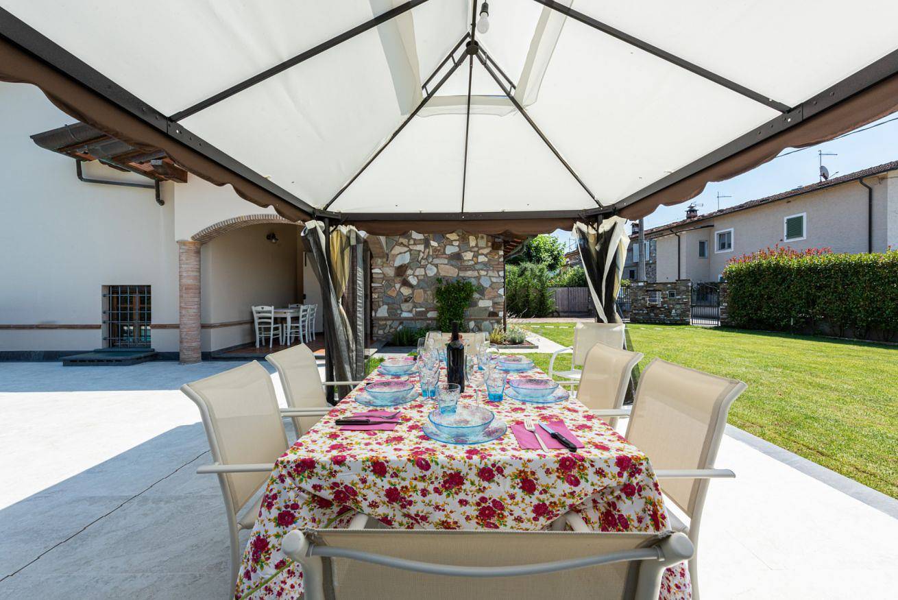 Villa del Rio by Mmega in Strettoia, Pietrasanta