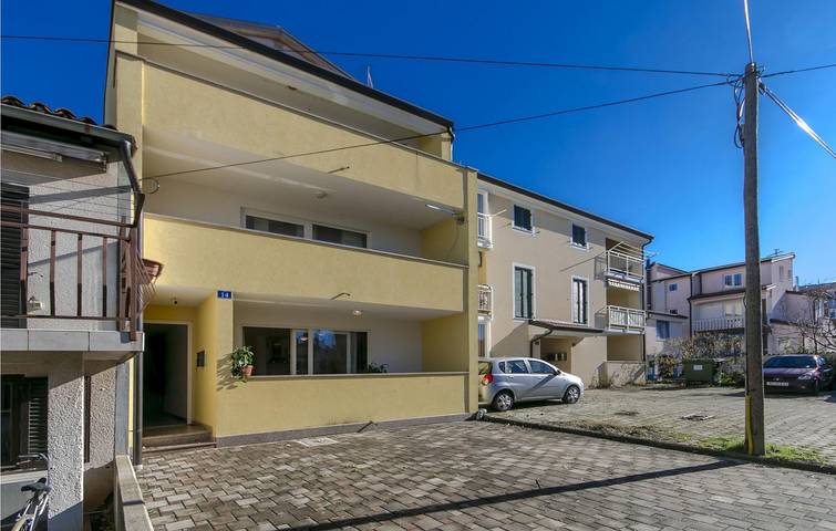 Ganze Ferienwohnung, Gemütliche 1-Zimmer-Wohnung mit Terrasse, 600 m vom Strand entfernt in Zambratija, Umag und Umgebung