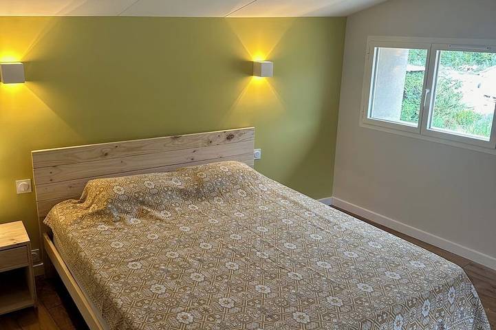 Gîte pour 8 personnes, avec terrasse et jardin, animaux acceptés à Saint-Laurent-de-Cerdans - 4