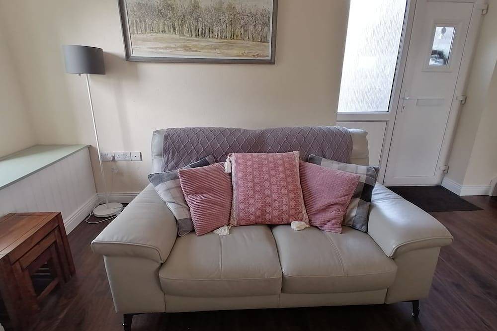 Charming 3-bedroom cottage in Dromineer, Lough Derg with Wifi in Nenagh, Lough Derg