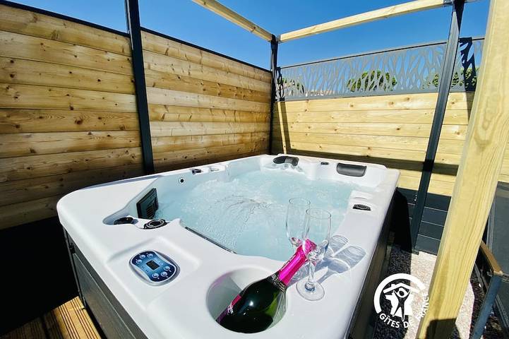 Maison de vacances pour 4 personnes, avec Jacuzzi ainsi que Terrasse et Jardin à Villemoustaussou