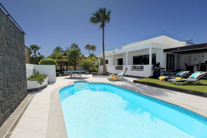 Finca für 6 Personen, mit Meerblick und Balkon sowie Terrasse und Garten in Puerto Calero Marina
