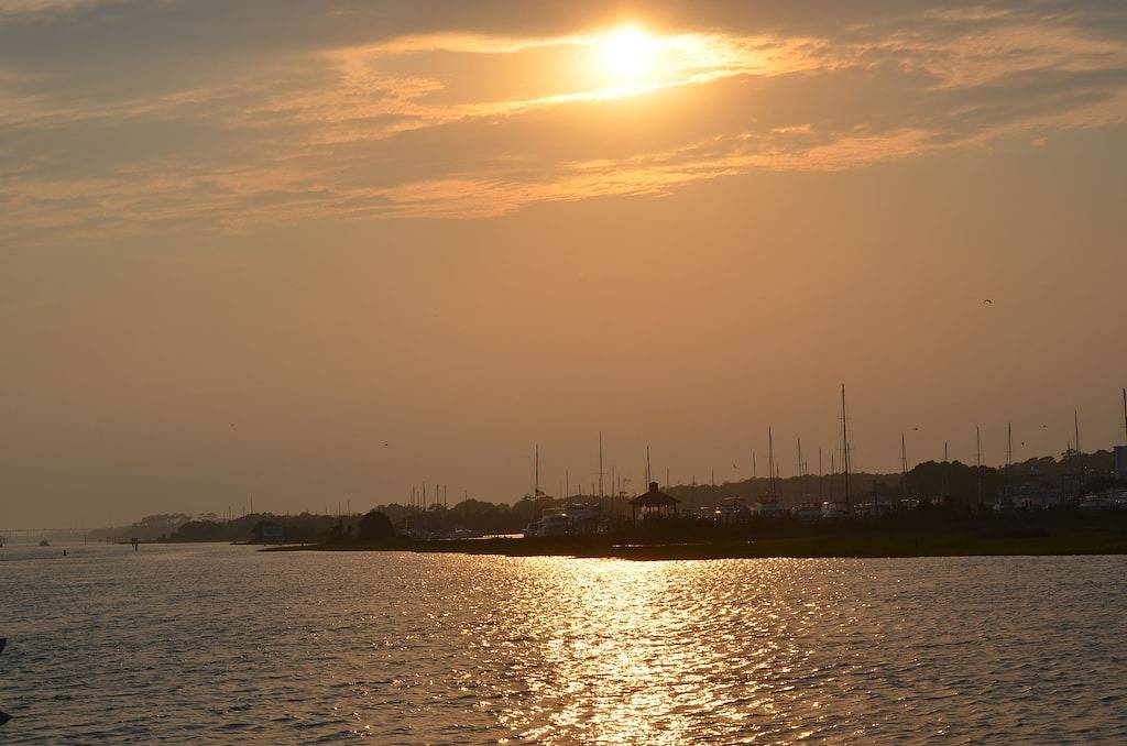 Ganze Wohnung, Keine Versteckten Gebühren! Southport Waterfront Condo, zu Fuß in die Innenstadt & Yacht Basin in Southport (NC), Brunswick County