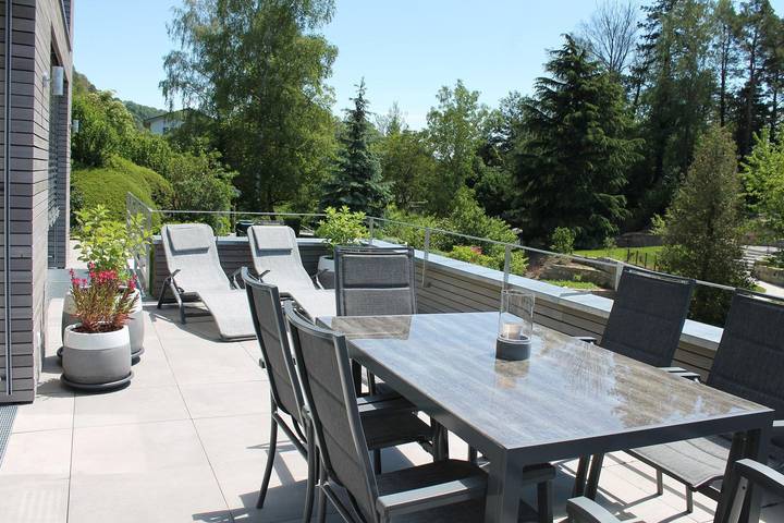 Ferienwohnung für 4 Personen, mit Balkon und Seeblick sowie Ausblick in Ueberlinger see - 2