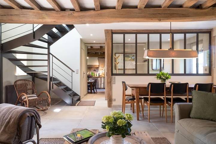 Gîte pour 4 personnes, avec piscine ainsi que terrasse et jardin à Levernois