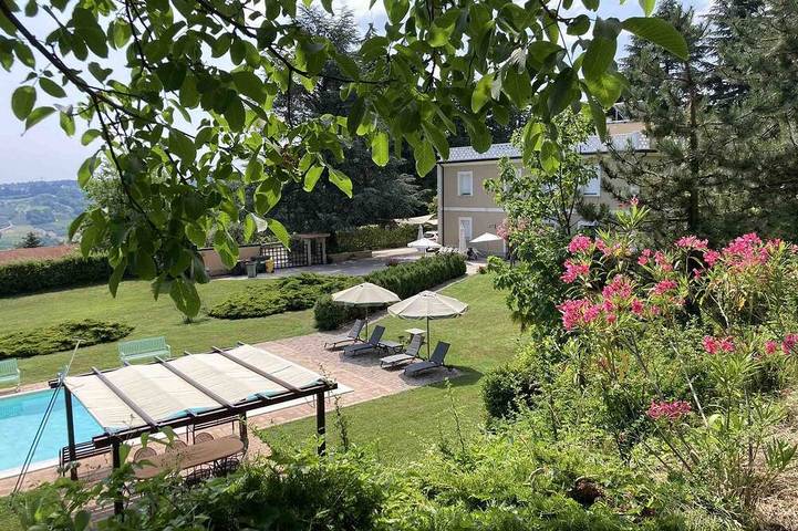 Vacation rental for 16 people, with Balcony and Yard in Abruzzo