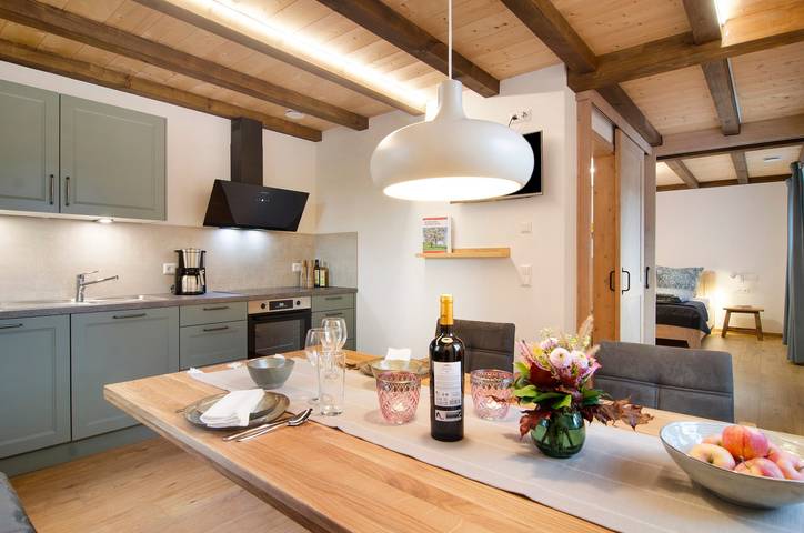 Hel lejlighed, Holiday Apartment "Morgentau" with Private Terrace & Wi-Fi in Heiligenberg, Region Bodensee-Oberschwaben