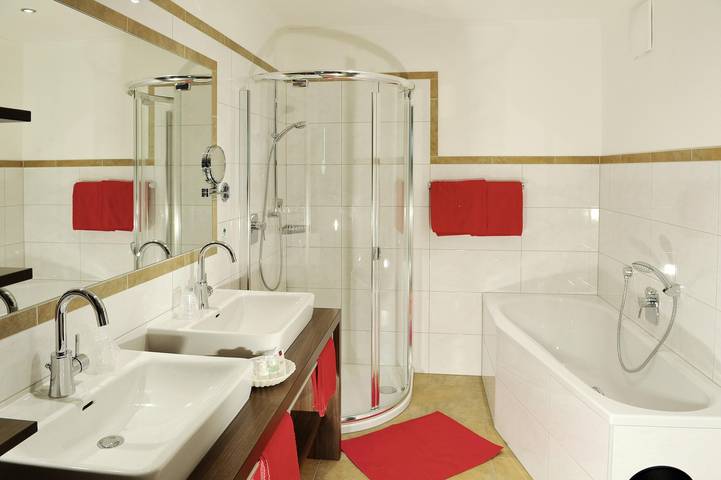 Hotel für 4 Personen, mit Ausblick und Sauna sowie Garten, kinderfreundlich in Lienz - 3