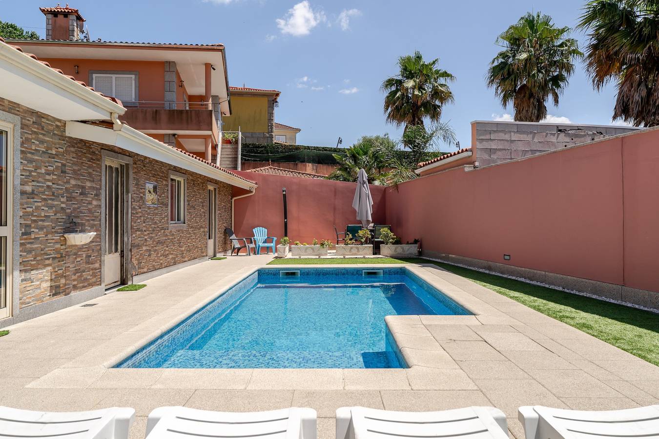 Villa 'Casa Da Carriça' avec piscine privée, terrasse privée et Wi-Fi in Airães, District de Porto