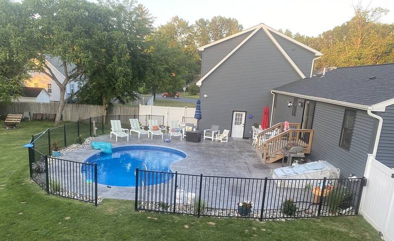 Vacation rental for 6 people, with hot tub and pool as well as yard and terrace in Saratoga Springs