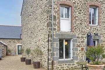 Gîte pour 10 personnes, avec jardin et terrasse à La Ville-ès-Nonais