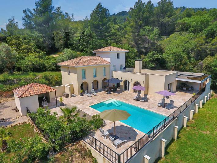 Gîte pour 8 personnes, avec piscine, adapté aux familles