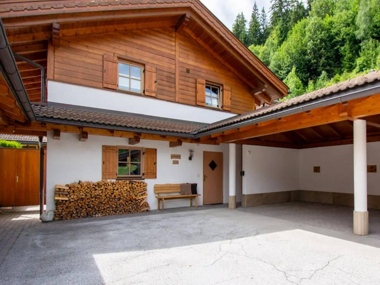Élégant chalet alpin pour 10 invités in Pinzgau
